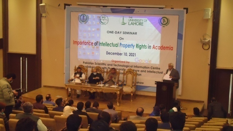 Mr_Ali_Raza_Khan_briefing_during_the_IPR_seminar_at_the_University_of_Lahore_Dec_10_2021.jpg