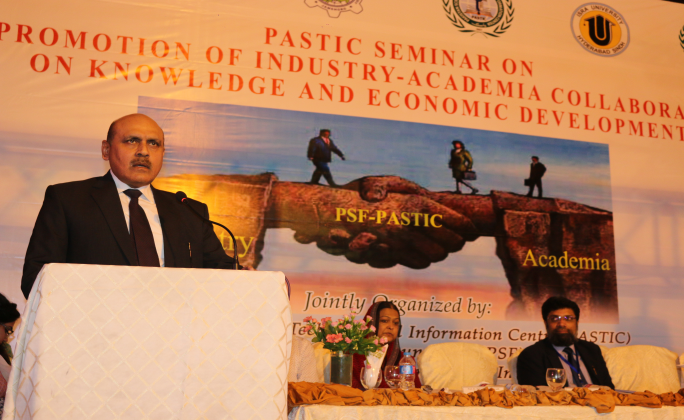 PSF_Chairman_Prof_Dr_Muhammad_Ashraf_addresses_participants_on_industry-academia_collaboration_at_a_seminar_in_Hyderabad.png