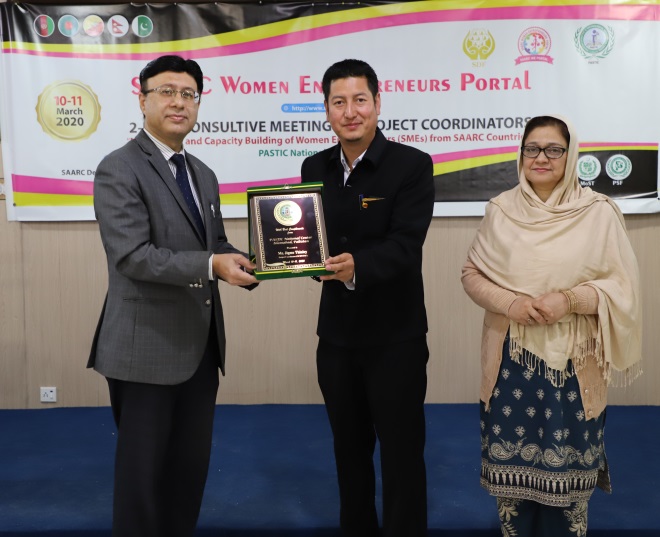 Prof_Dr_Muhammad_Akram_Shaikh_presents_a_souvenir_to_Mr_Jigme_Thinley_during_the_SAARC_SMEs_consultative_meeting_March_2020.jpg
